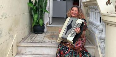 Ceiça Moreno, cantora, compositora e sanfoneira