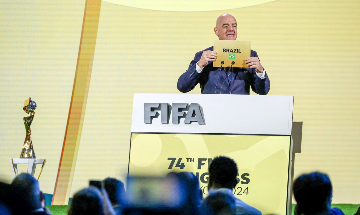 FIFA President Gianni Infantino unveils Brazil as the winner of the bid to host the Women's World Cup, during the 74th FIFA Congress at the Queen Sirikit National Convention Center in Bangkok, Thailand, May 17, 2024. REUTERS/Chalinee Thirasupa