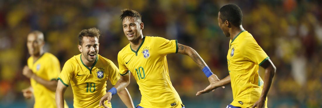 Capitão do Brasil no amistoso contra a Colômbia, Neymar marcou seu 36º gol pela Seleção, sendo o quarto gol de falta