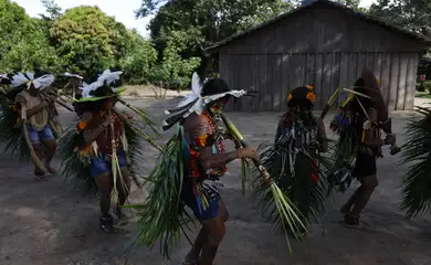 Brasnorte (MT), 09/04/2025 – Apresentação de dança típica do Povo Rikbaktsa na aldeia Beira Rio, Terra Indígena Erikpatsa. Foto: Fernando Frazão/Agência Brasil