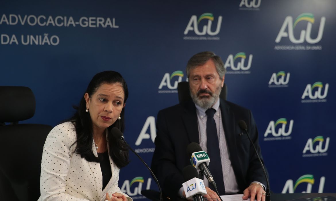 Brasília -  A advogada-geral da União, ministra Grace Fernandes Mendonça,  e o  ministro da CGU, Torquato Jardim, falam sobre os acordos de leniência (Marcello Casal Jr/Agência Brasil)