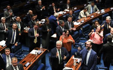Brasília (DF) 22/11/2023  Senadores comemoram aprovação da PEC que limita decisões monocráticas e pedidos de vista no Supremo Tribunal Federal (STF). Os senadores também vão analisar e votar: Foto Lula Marques/ Agência Brasil