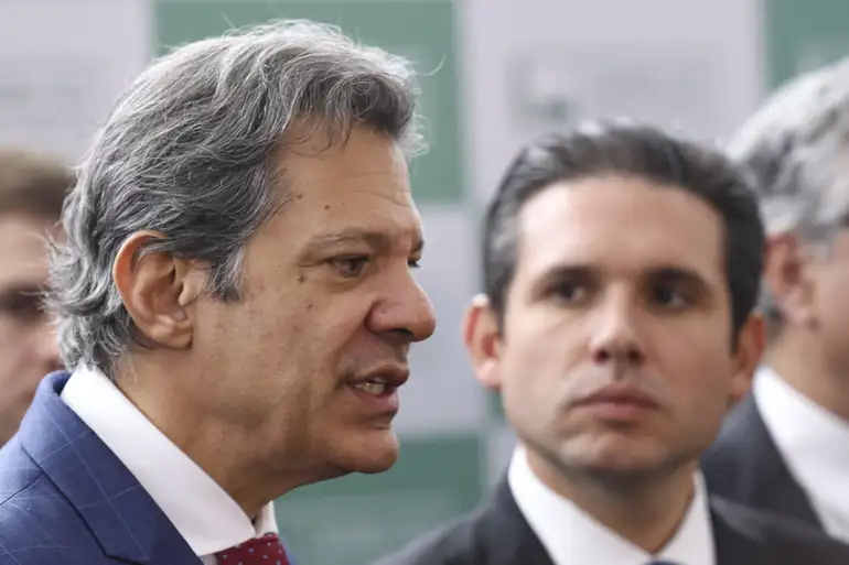 Hugo Motta recebe Fernando Haddad na Câmara dos Deputados | Agência Brasil
