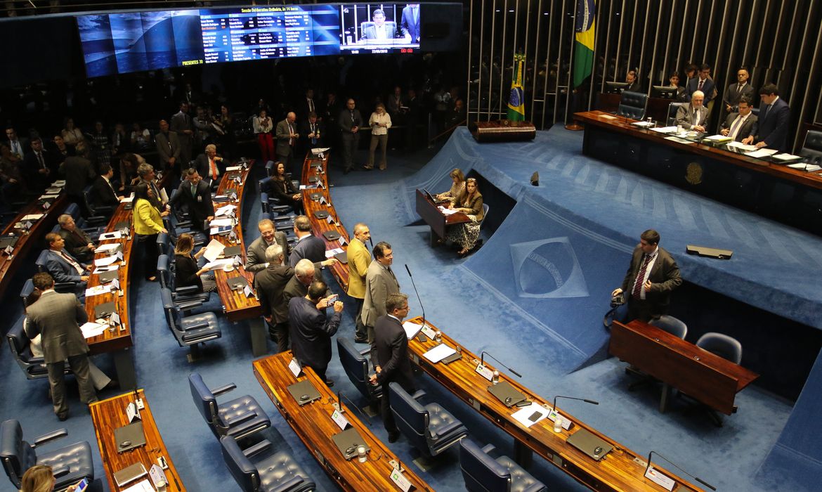 Plenário do Senado aprova MP que autoriza a participação de até 100% de capital estrangeiro em companhias aéreas brasileiras..