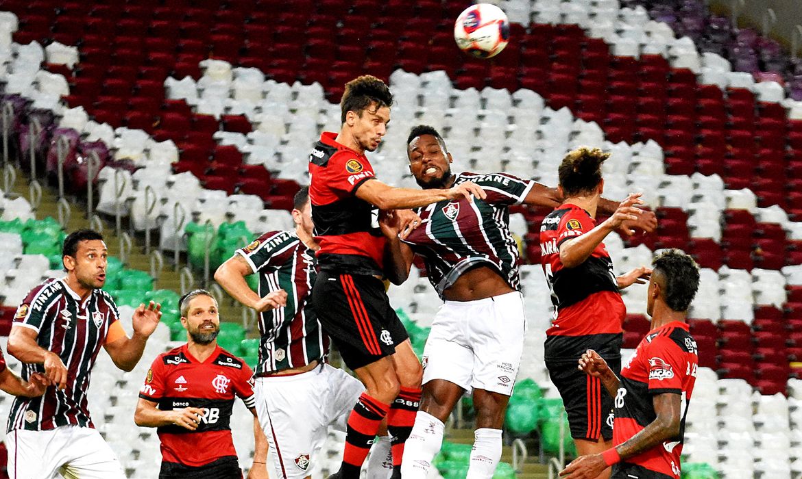 Flamengo e Fluminense empatam na primeira partida da final do carioca 2021.