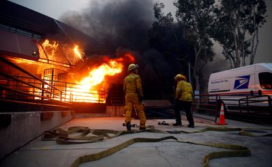  Incêndio, Califórnia, Malibu. REUTERS/Eric Thayer