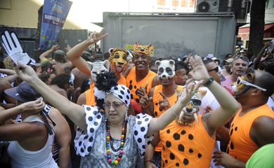 Rio de Janeiro - Comemorando os 449 anos da cidade do Rio de Janeiro, um dos mais antigos blocos, o Bola Preta, abriu hoje (1º) o carnaval de rua carioca (Tomaz Silva/Agência Brasil)