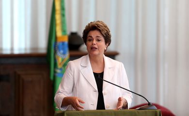 Brasília - A presidenta afastada Dilma Rousseff divulga carta denominada Mensagem ao Senado e ao povo brasileiro, na qual admite que cometeu erros na gestão do país e propõe novo plebiscito (Wilson Dias/Agência Brasil)
