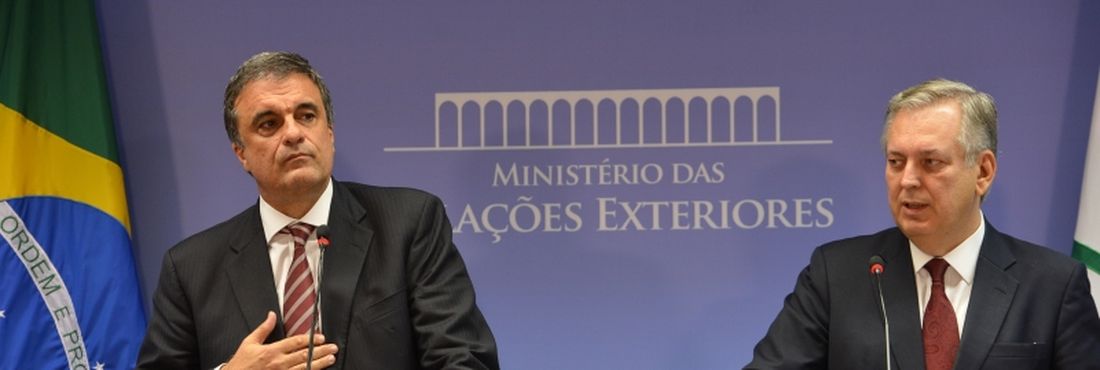 Cardozo e Figueiredo cobraram dos Estados Unidos explicações, por escrito e formais, sobre as denúncias de espionagem a Dilma Rousseff