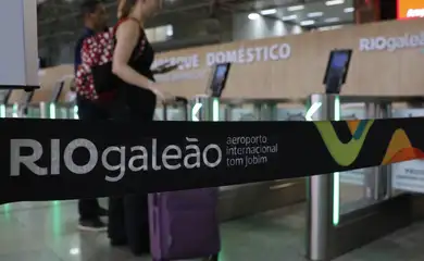 Rio de Janeiro (RJ), 02/10/2023 - Movimento de passageiros no Aeroporto Internacional Tom Jobim, no Galeão, após migração de voos operados no Aeroporto Santos Dumont. Foto: Fernando Frazão/Agência Brasil