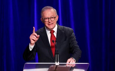 Australia's Prime Minister Anthony Albanese speaks at a Labor party election night event, after local media projected the Labor Party's victory, on the day of the Australian federal election, in Sydney, Australia, May 3, 2025. Reuters/Hollie Adams/Proibida reprodução