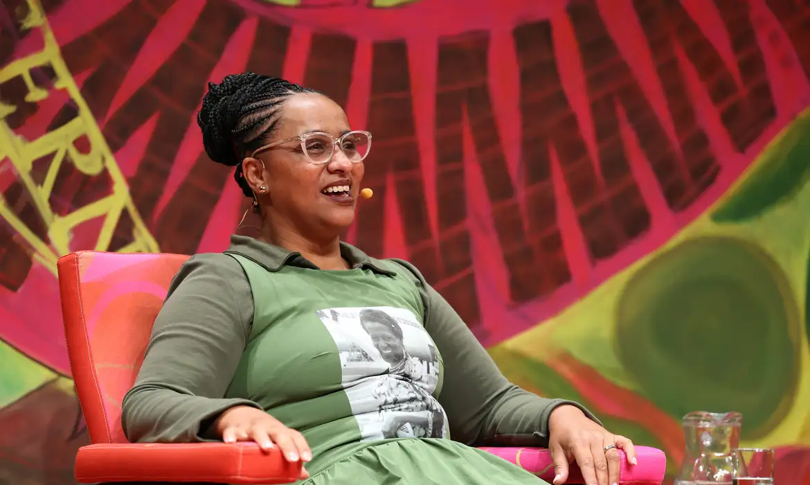 Paraty (RJ), 31/07/2025 - A escritora Lilia Guerra participa da mesa A casa, o mundo durante a 23ª Festa Literária Internacional de Paraty - Flip no Auditório Matriz. Foto: Rovena Rosa/Agência Brasil