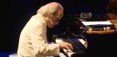 Pianista João Carlos Assis Brasil no concerto "Todos os Pianos"