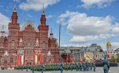 Presidente da República, Luiz Inácio Lula da Silva, durante cerimônia de celebração dos 80 anos do Dia da Vitória
na Segunda Guerra Mundial.
Praça Vermelha, Rússia - Moscou.

Foto: Ricardo Stuckert / PR