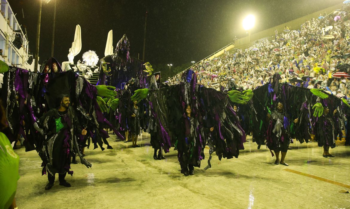 Desfile da Império Serrano no Carnaval 2019 no Rio de Janeiro