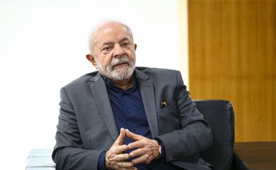 O presidente Luiz Inácio Lula da Silva se reúne com ministros e presidentes dos demais poderes, no Palácio do Planalto.