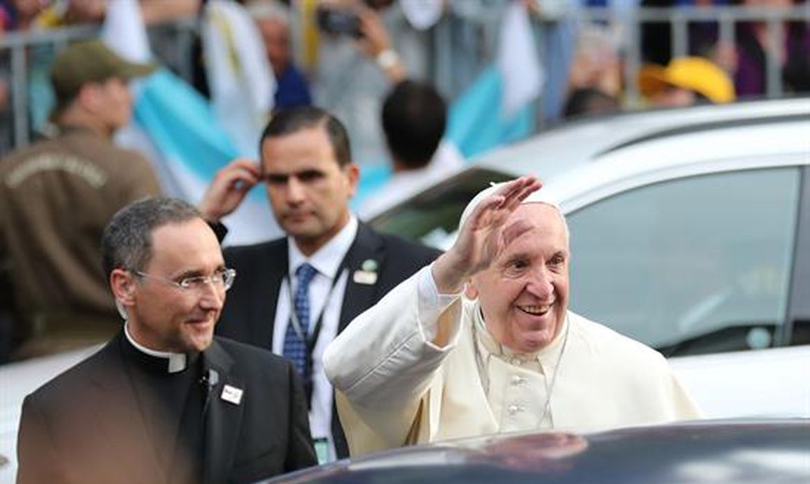 Papa Francisco chega ao Chile para uma visita de Estado 