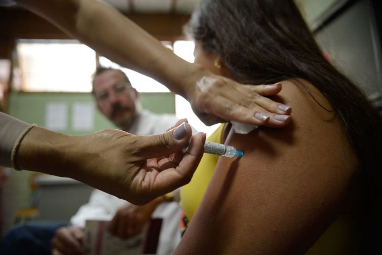 A equipe de médicos da USP selecionou 12 jovens e observou-os para avaliar a condição médica