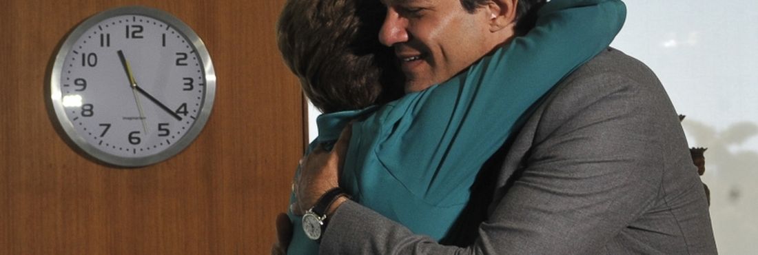 A presidenta Dilma Rousseff recebe o prefeito eleito de São Paulo, Fernando Haddad, no Palácio do Planalto
