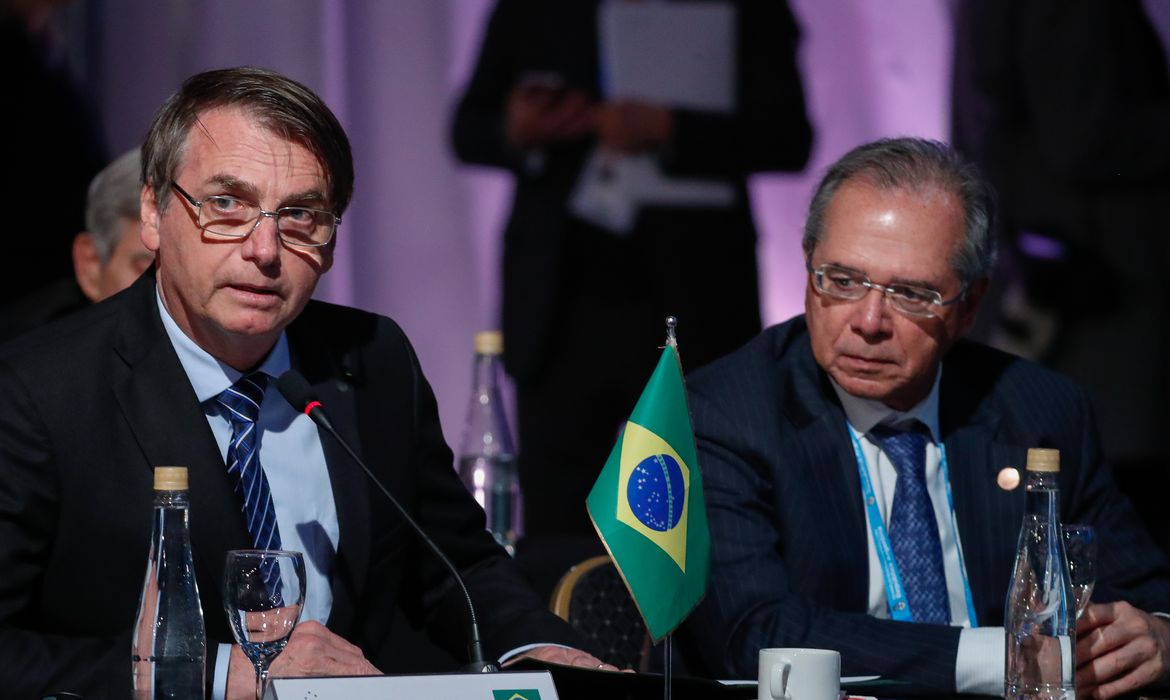 (Santa Fé - Argentina, 17/07/2019) Presidente da República Jair Bolsonaro acompanhado do Ministro da Economia Paulo Guedes.
Foto: Alan Santos/PR