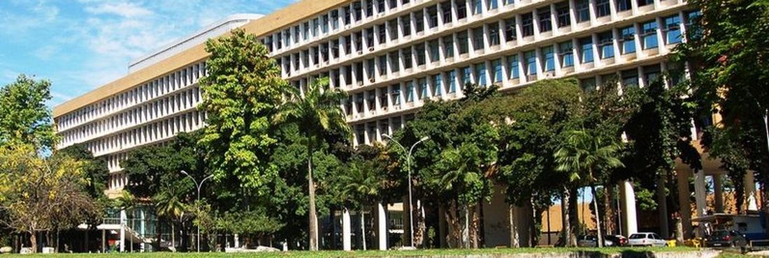 UFRJ Reitori da UFRJ está sob acusação