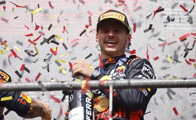Verstappen comemora vitória na Bélgica