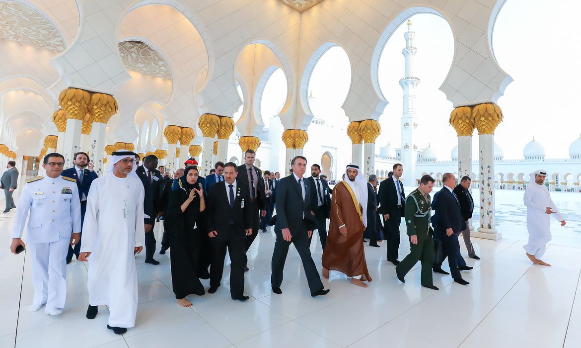  Presidente da República, Jair Bolsonaro, durante visita à Grande Mesquita Xeque Zayed.
