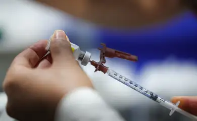 Prefeitura do RJ amplia prazo de vacinação contra covid-19 para 70+