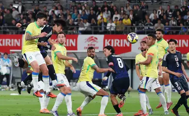 Ayase Ueda of Japan (18) scores by header in the second half of a friendly match against Brazil at Tokyo Stadium in Tokyo on October 14, 2025.    ( The Yomiuri Shimbun )