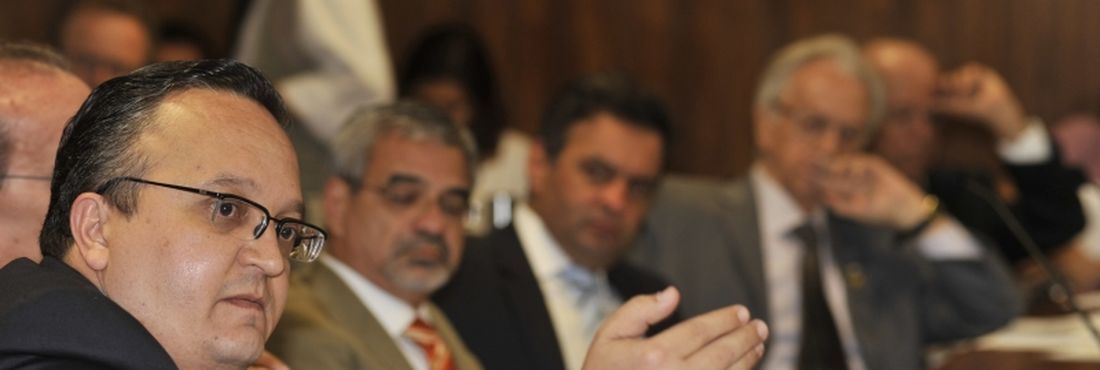 Senador Pedro Taques será candidato da oposição