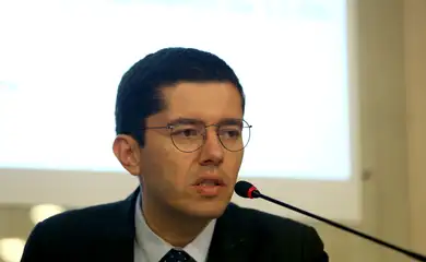 O diretor do Departamento de Estatística e Apoio à Exportação da Secretaria de Comércio Exterior (Secex), Herlon Brandão, fala sobre balança comercial de outubro.
