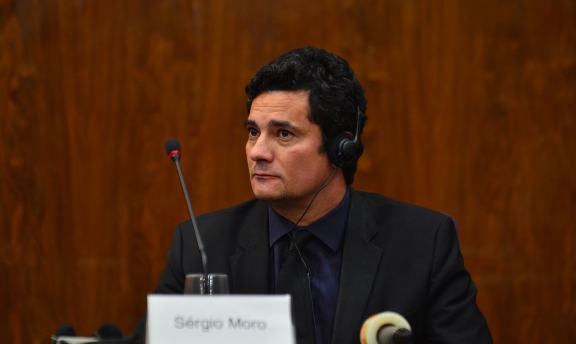 São Paulo - O juiz federal Sérgio Moro participa do simpósio Lava Jato e Mãos Limpas, no auditório do Ministério Público Federal  (Rovena Rosa/Agência Brasil)