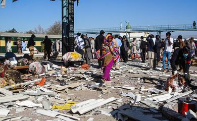Local de explosão em Quetta
 9/11/2024   REUTERS/Naseer Ahmed