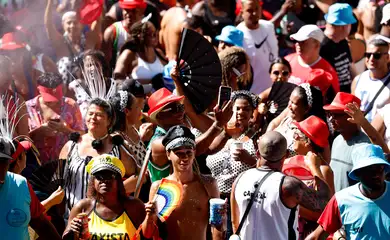 Rio de Janeiro (RJ), 01/03/2025 - Foliões se divertem no 106º desfile do Cordão da Bola Preta, no centro da cidade. Foto: Tânia Rêgo/Agência Brasil