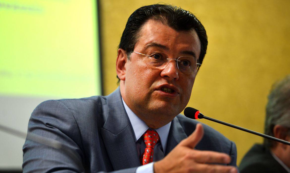 Brasília - O ministro de Minas e Energia, Eduardo Braga, lança o Programa de Desenvolvimento da Geração Distribuída de Energia Elétrica - ProGD (Fabio Rodrigues Pozzebom/Agência Brasil)