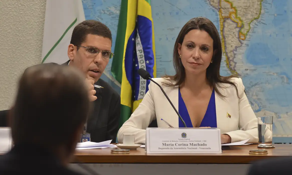Brasília - Deputada venezuelana, Maria Corina Machado, participa de audiência na Comissão de Relações Exteriores e Defesa Nacional do Senado (José Cruz/Agência Brasil)