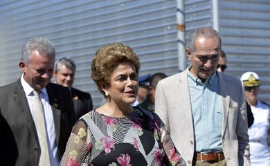 Brasília - A presidenta Dilma visita as obras de infraestrutura para operação do Satélite Geoestacionário de Defesa e Comunicações Estratégicas, do Centro de Operações Espaciais-COPE/ VI Comar da Aeronáutica (José Cruz/Agência Brasil)