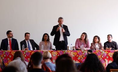 Conselho popular discute propostas para levar a líderes do Brics