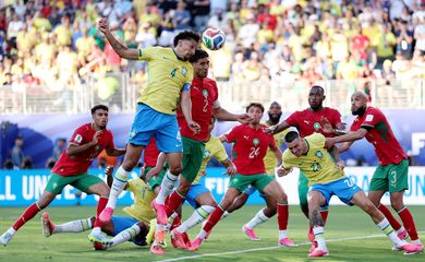 Soccer Football - FIFA World Cup 2026 - Group C - Brazil v Morocco - New York/New Jersey Stadium, East Rutherford, New Jersey, U.S. - June 13, 2026 Brazil's Marquinhos in action with Morocco's Achraf Hakimi REUTERS/John Sibley