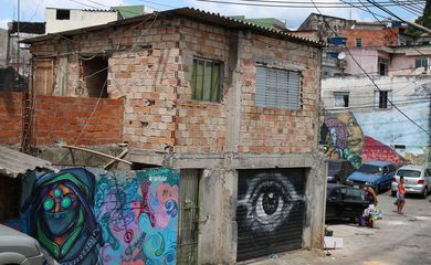 Obras da Favela Galeria, uma galeria a céu aberto em São Mateus, zona leste da capital.