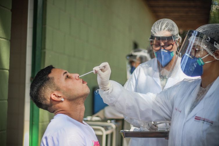 País registra 238,5 mil mortes causadas por covid-19