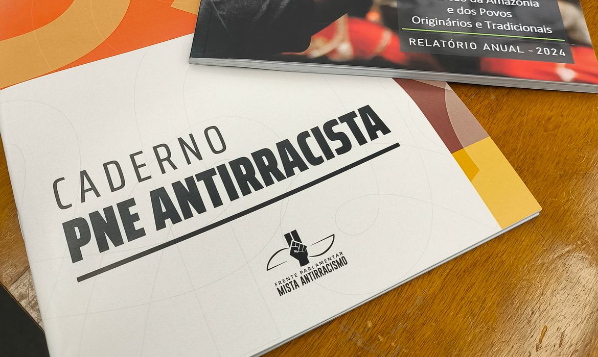 Brasília - 01/07/2025 - Caderno de propostas para uma educação antirracista é entregue ao Congresso Nacional com 400 propostas. Foto  Fernanda Teixeira