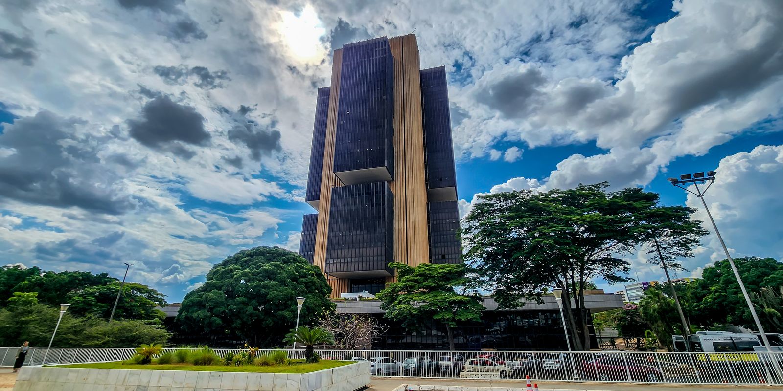 Governo central tem superávit primário R$ 11,1 bilhões em abril
