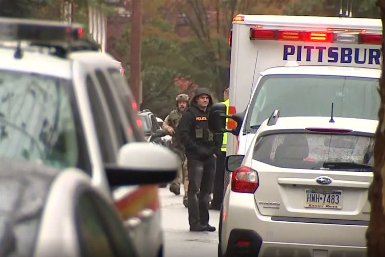 Atirador mata pessoas em sinagoga de Pittsburgh