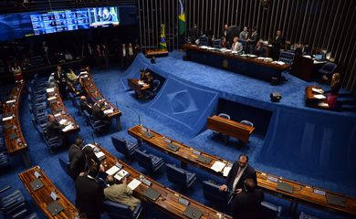 Brasília - Senadores retomam a discussão em plenário do PLS 131/2015, que muda a participação da Petrobras no pré-sal (Fabio Rodrigues Pozzebom/Agência Brasil)