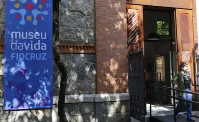 A Fundação Oswaldo Cruz (Fiocruz) lança a exposição interativa e acessível Vida e saúde: relações (in)visíveis, no Museu da Vida, em Manguinhos.   