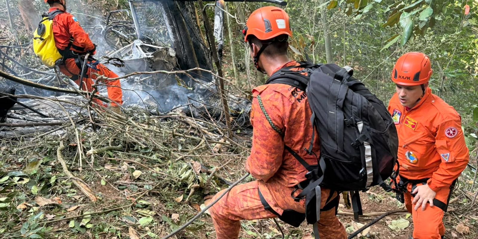 Quatro pessoas morrem em queda de helicóptero no Rio de Janeiro