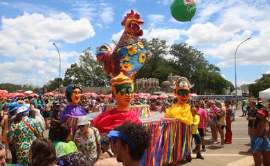 São Paulo (SP), 13/02/2024 - Desfile do bloco de carnaval Galo da Madrugada, com participação do grupo Maracatu Bloco de Pedra, em frente ao Parque Ibirapuera. Foto: Rovena Rosa/Agência Brasil
