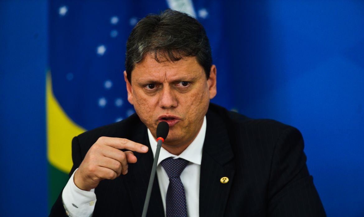 O ministro da Infraestrutura, Tarcísio Gomes de Freitas , durante a coletiva de imprensa no Palácio do Planalto, sobre as ações de enfrentamento no combate ao coronavírus