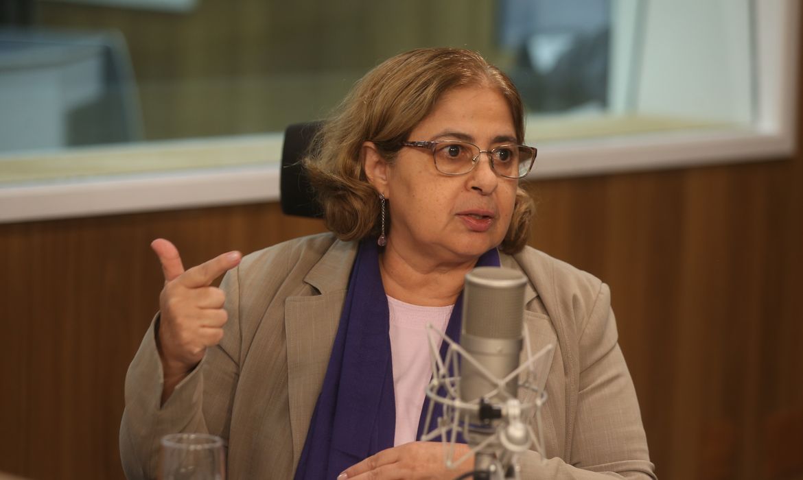 A ministra das Mulheres, Cida Gonçalves, é a entrevistada do programa A Voz do Brasil.